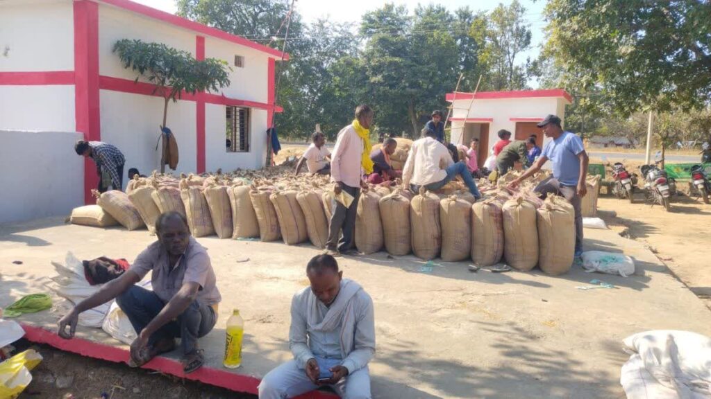 धान खरीदी की अंतिम तिथि नजदीक! उठाव बंद होने से बढ़ी टेंशन, क्या किसानों को मिलेगी राहत और बढ़ेगी लास्ट डेट?