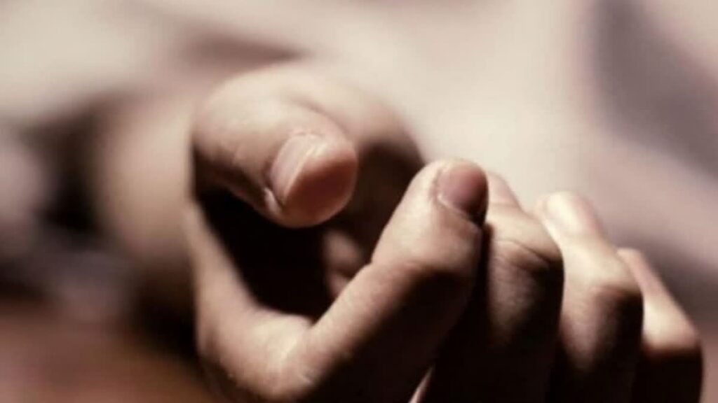 दुमका में वकील की पत्नी का बाथरूम में जला शव बरामद, पति ने बताया आत्महत्या