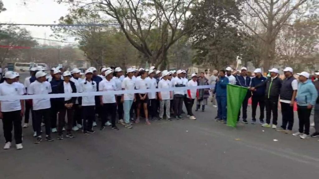 Jharkhand Weather Update: झारखंड में ठंडी हवाओं के बीच पारे का उछाल, रांची में ठिठुरन तो चाईबासा में गर्मी का टॉर्चर!