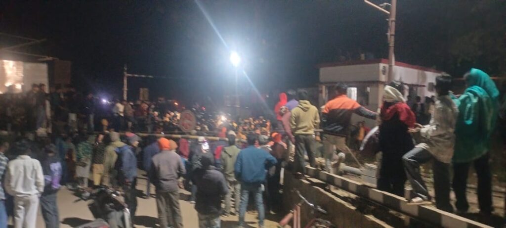 Jharkhand: लोहरदगा में मालगाड़ी की चपेट में लाइनमैन की मौत नगजुआ में रेल रोको आंदोलन, राजधानी व मेमू सहित कई ट्रेनें घंटों रहीं ठप