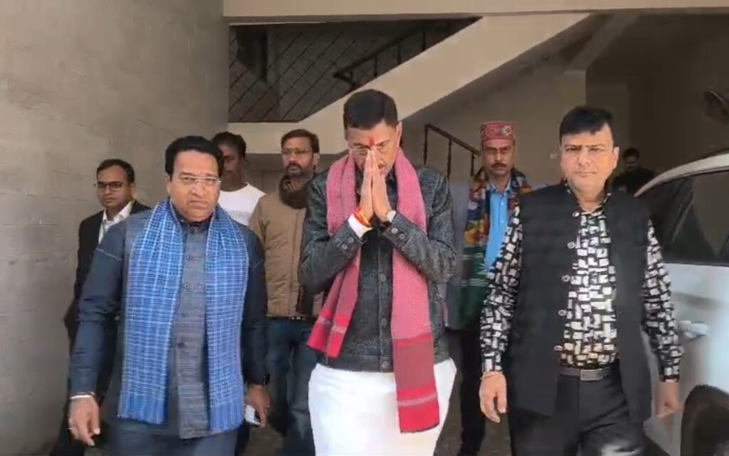 जमशेदपुर में लापता कैरव गांधी का मामला: केंद्रीय मंत्री संजय सेठ पहुंचे पीड़ित परिवार के घर, कानून-व्यवस्था पर उठाए सवाल