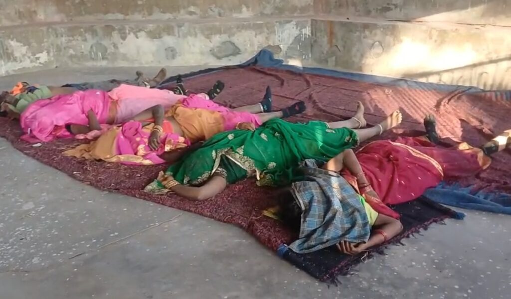 लातेहार में बारातियों से भरी बस खाई में गिरी, 4 महिलाएं समेत 5 की दर्दनाक मौत