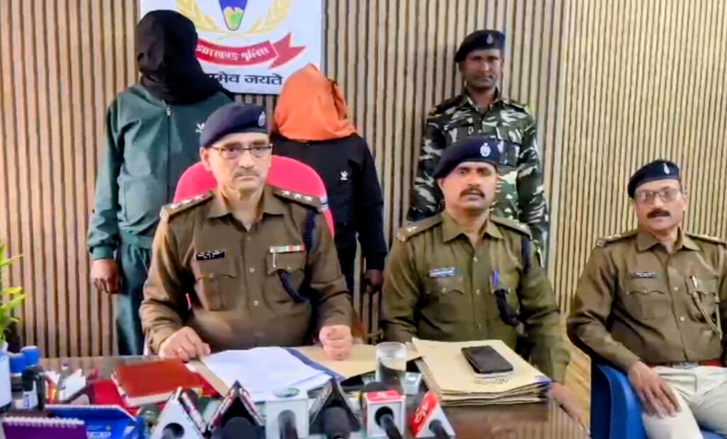 Giridih News: Fake Agriculture Officer Gang Arrested for Cheating Farmers in Subsidy Pump Machine Scam