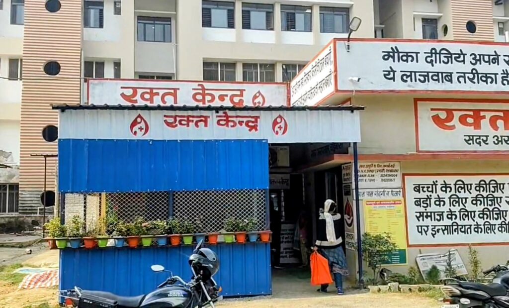 Chaibasa HIV Case:तीन पॉजिटिव के बाद चाइबासा पहुंची जांच टीम, क्या सरकारी लापरवाही बना रही है जिले को HIV ज़ोन? Chaibasa HIV Case: Ranchi Health Team Probes Sadar Hospital, Blood Bank Faces Fresh Questions