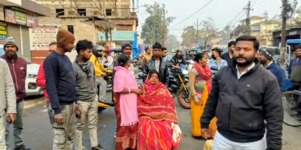 Hazaribagh Baby Kidnapping News: लक्ष्मी पेट्रोल पंप के पास 3 दिन का नवजात चोरी हजारीबाग में नवजात शिशु चोरी, मां के हाथ से बच्चा लेकर फरार अज्ञात महिला