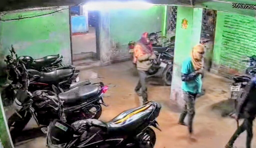 Jharkhand News: चतरा के पिपरवार में CCL कर्मचारी के घर से 30 लाख की चोरी, CCTV में कैद आरोपी