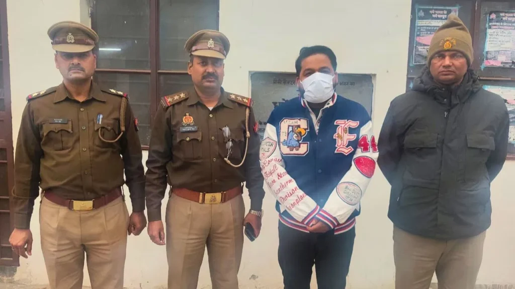 नोएडा के ‘बंटी-बबली’ भाई: कमर्शियल प्लॉट के नाम पर 1.59 करोड़ डकारे, अब सलाखों के पीछे