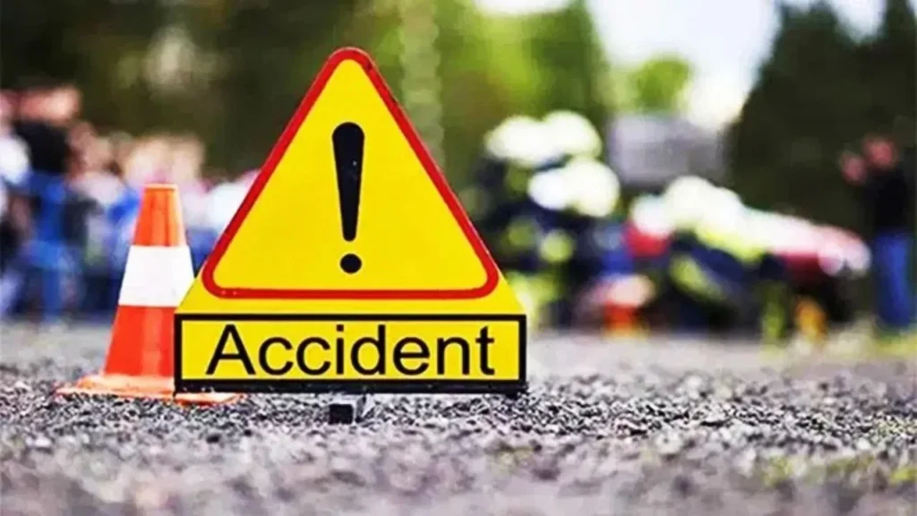 Rajasthan Road Accident: आबूरोड हाईवे पर भीषण हादसा, ट्रक ने कार को रौंदा; एक ही परिवार के 7 लोगों की मौत