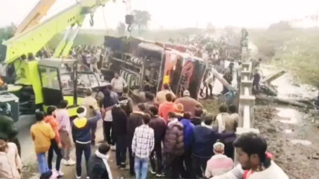 भीषण हादसा: बूंदी में काल बनकर आया बेकाबू ट्रक, सड़क किनारे चल रहे लोगों को कुचला; दो ने तोड़ा दम