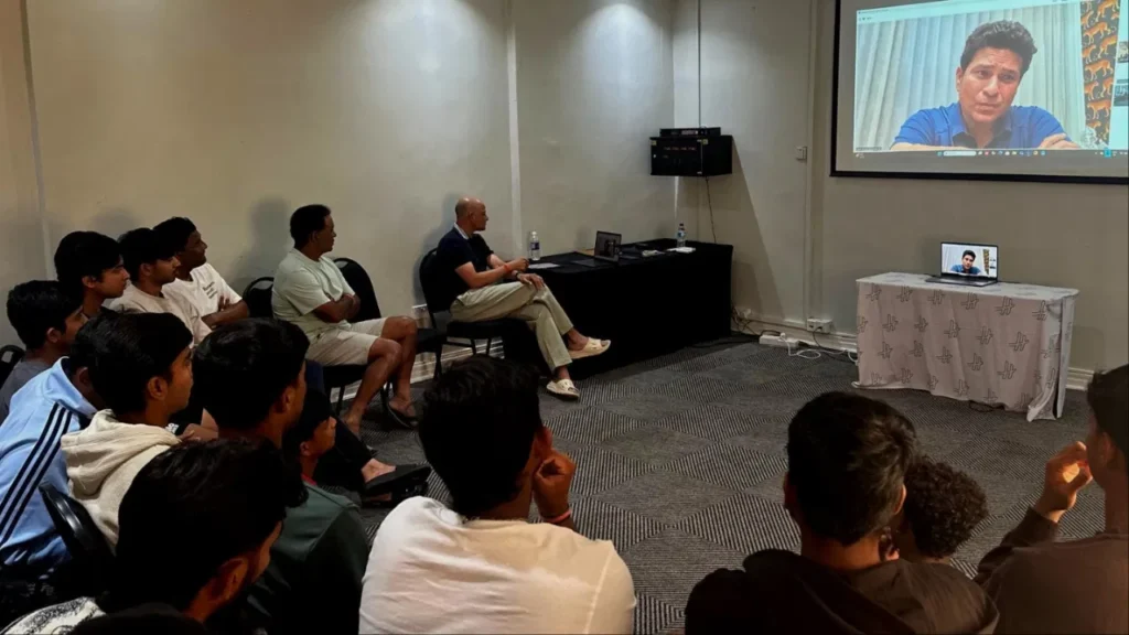 Sachin Tendulkar Video Call: अंडर-19 वर्ल्ड कप में पाक के खिलाफ मैच से पहले जोश हाई, सचिन ने वैभव सूर्यवंशी और युवा टीम इंडिया को किया प्रोत्साहित।