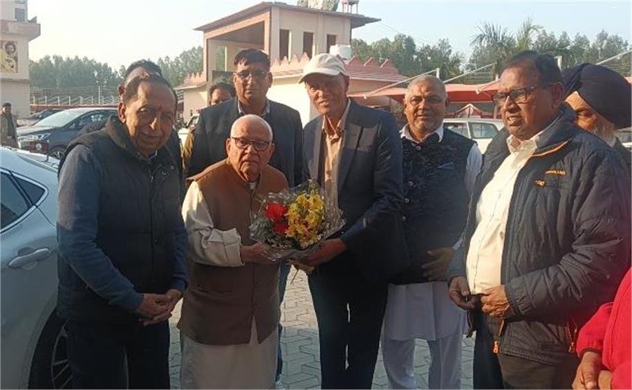 Kurukshetra News: कुरुक्षेत्र में लोक कला दर्पण का भव्य आयोजन; सम्मान समारोह में मुख्य अतिथि के रूप में पहुंचे पद्म श्री विजय चोपड़ा