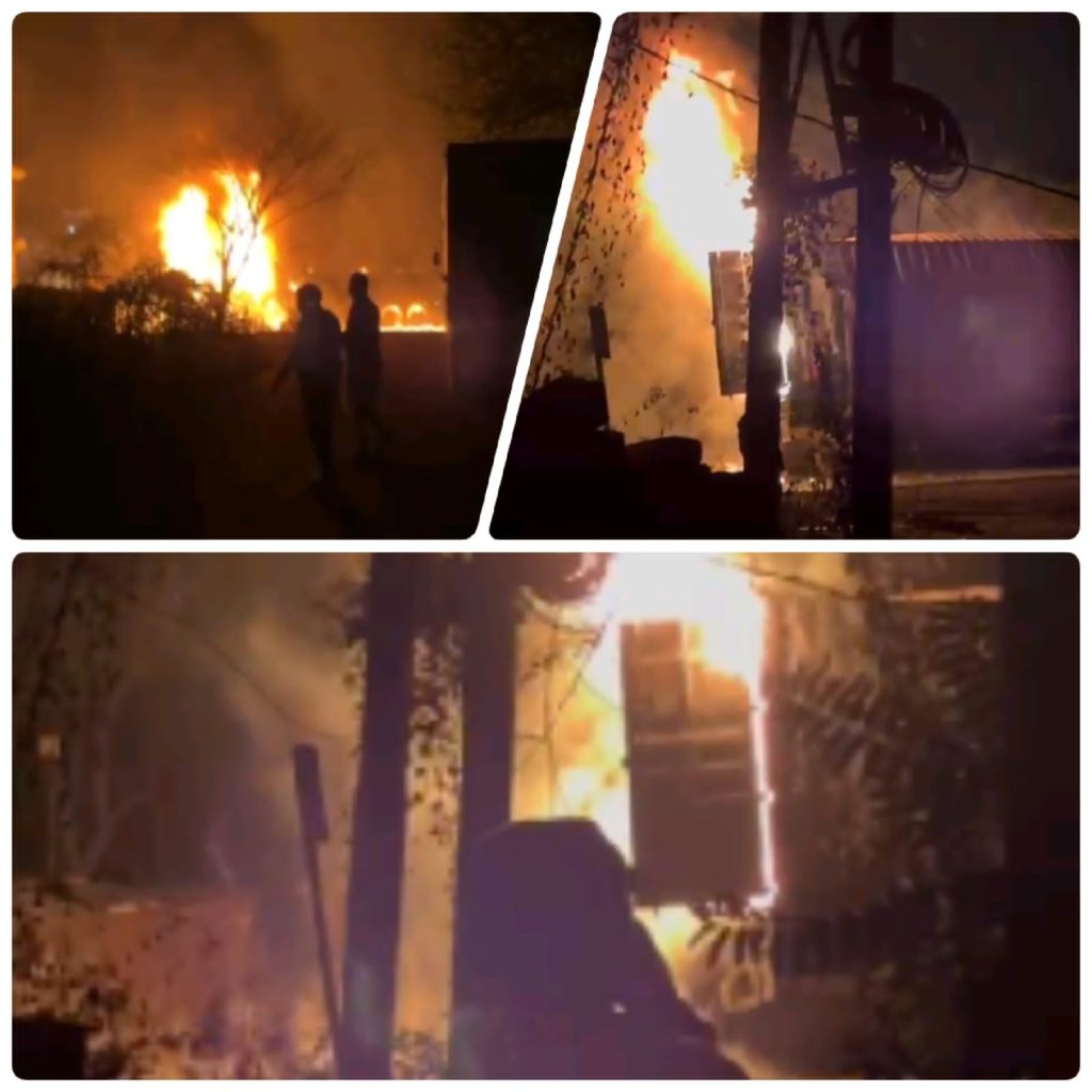 Jharkhand Fire Accident: Dumka Ring Road पर 5 Heavy Vehicles में भीषण आग, एक झुलसा शव बरामद 5 भारी गाड़ियों में भीषण आग