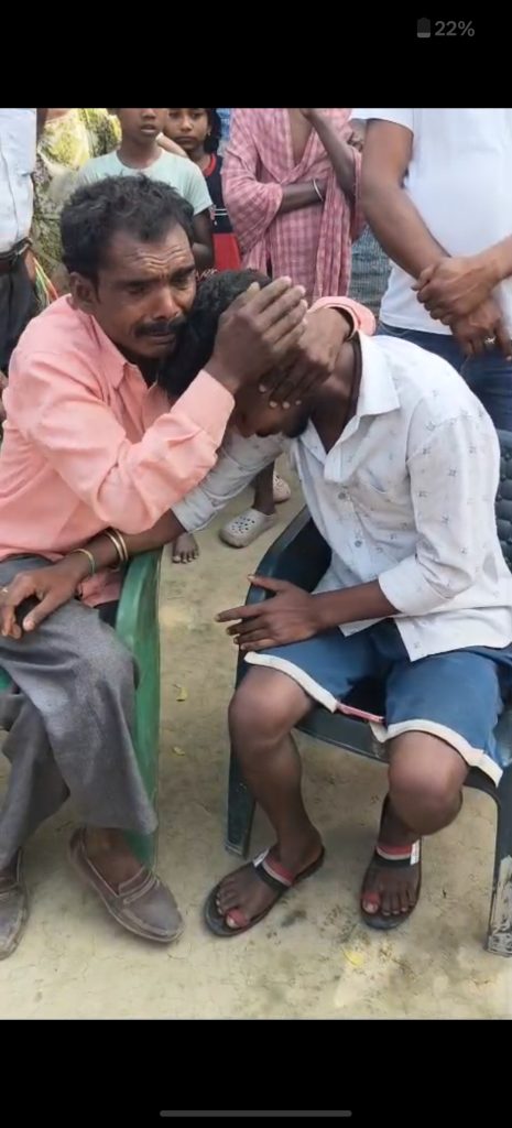 पलामू पुलिस ने 10 साल बाद पिता को मिलाया बेटा