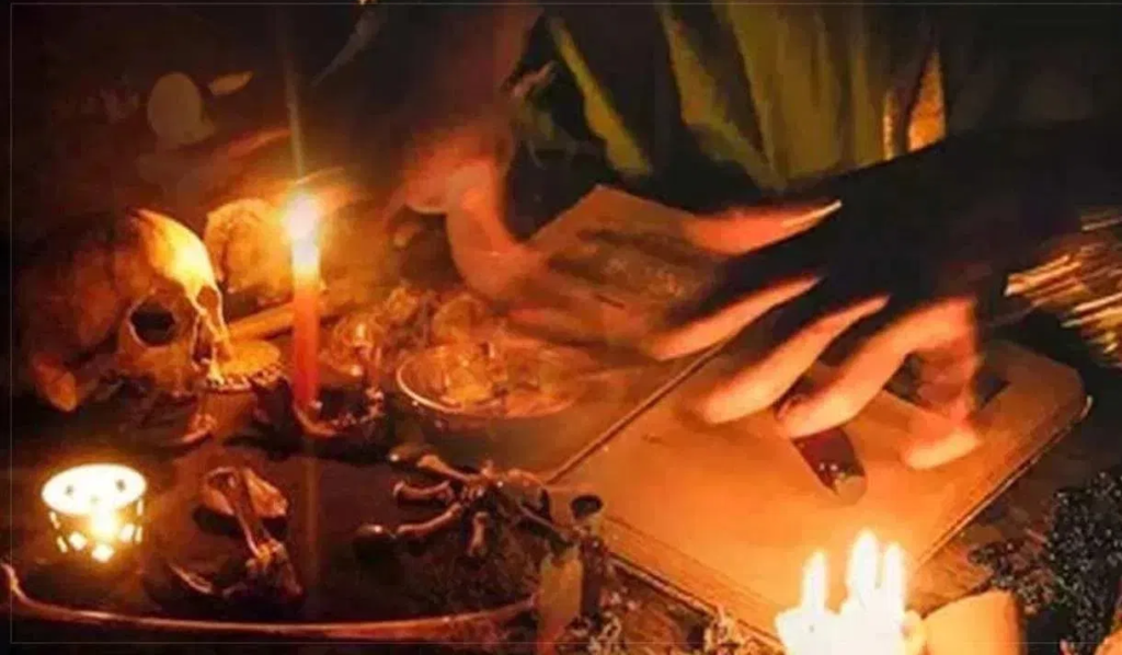अंधविश्वास का खौफनाक अंत: नहीं हुई ‘पैसों की बारिश’ तो भड़के युवक, तांत्रिक को पीटकर लूट ले गए उसकी कार