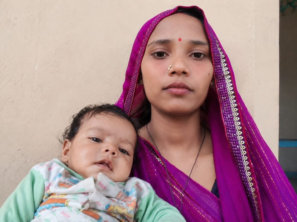 पति गुजरात में, घर में मां-बेटे के शव! आत्महत्या या साजिश?