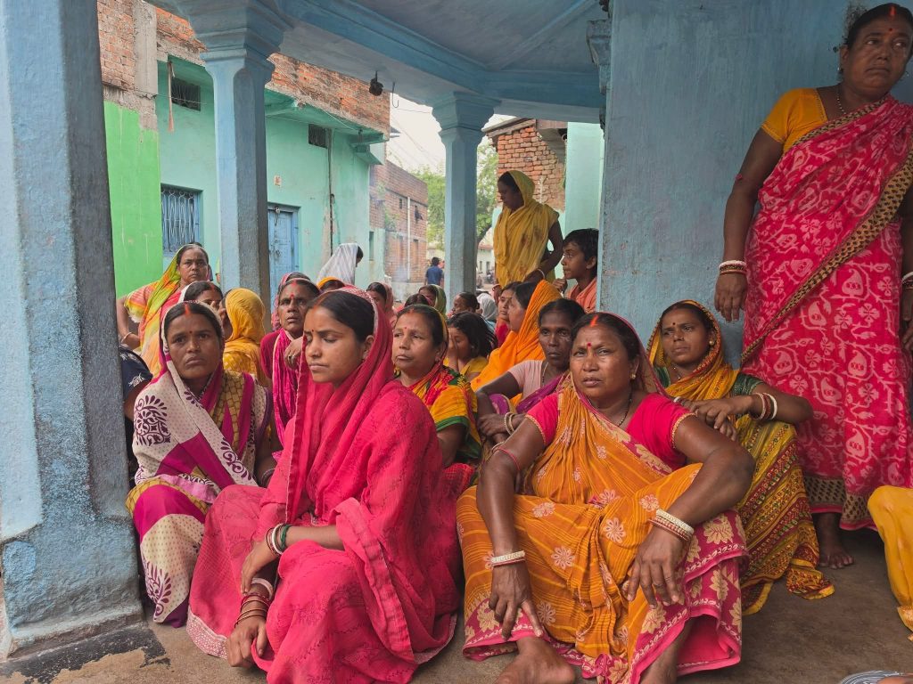 धनबाद : अवैध खनन के विरोध की कीमत या बड़ी साजिश? बाघमारा के ग्रामीणों ने दी रणधीर वर्मा चौक पर आंदोलन की चेतावनी अवैध खनन के खिलाफ आवाज उठाने पर हमला, निर्दोषों को फंसाने का आरोप; जोगीडीह-बहियारडीह के ग्रामीणों की प्रेस वार्ता