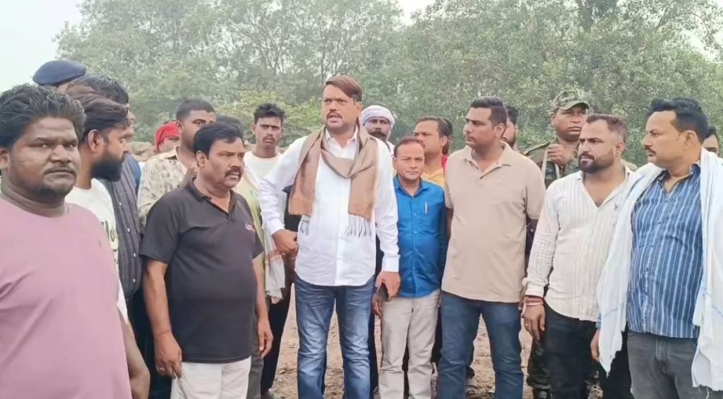झरिया ओबी डंपिंग विवाद: ग्रामीणों का हाथ टूटा, हवाई फायरिंग का आरोप