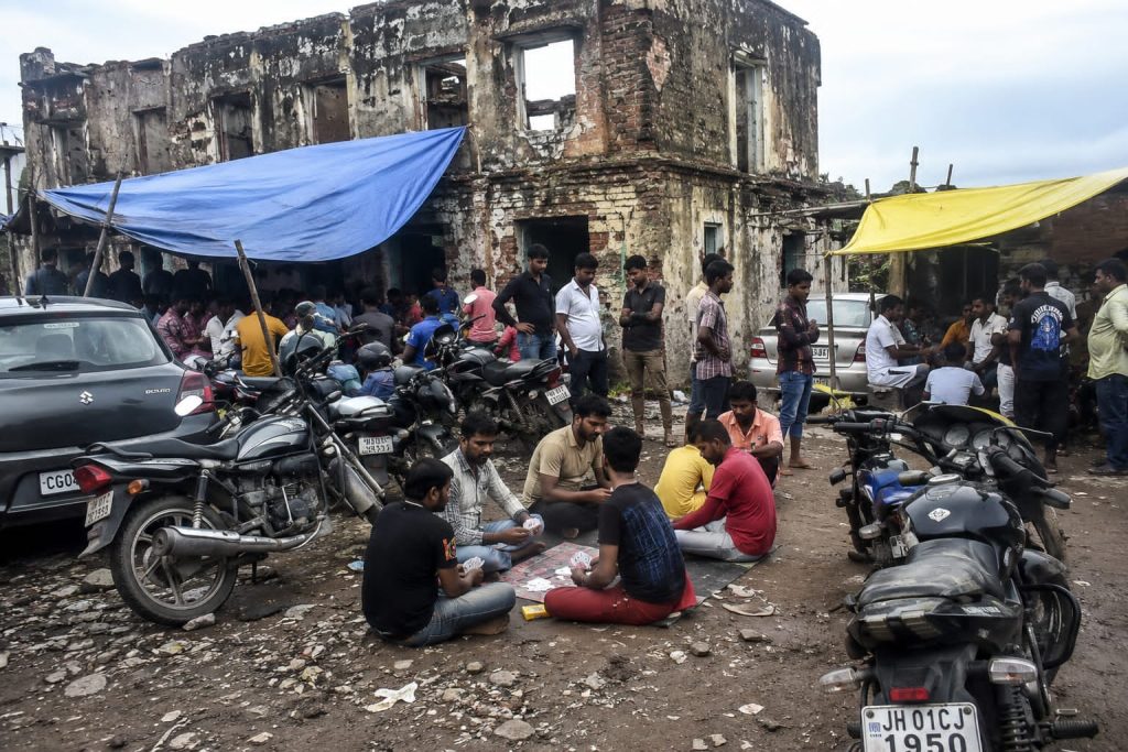 रामगढ़ में खंडहर मकान बना जुआ अड्डा? रोजाना 25 लाख की बाजी का दावा