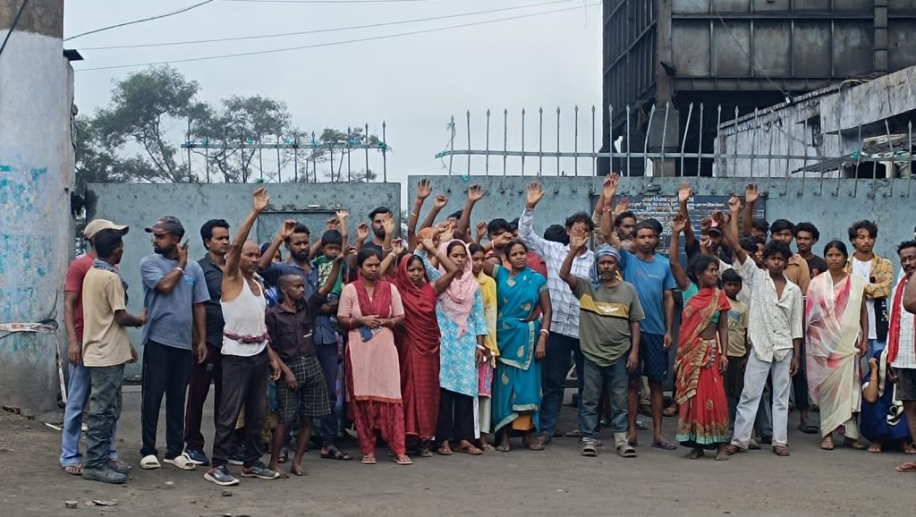 रामगढ़ के हेसला स्थित झारखंड इस्पात प्राइवेट लिमिटेड में मजदूर गोपी करमाली की मौत के बाद फैक्ट्री परिसर का सांकेतिक दृश्य।