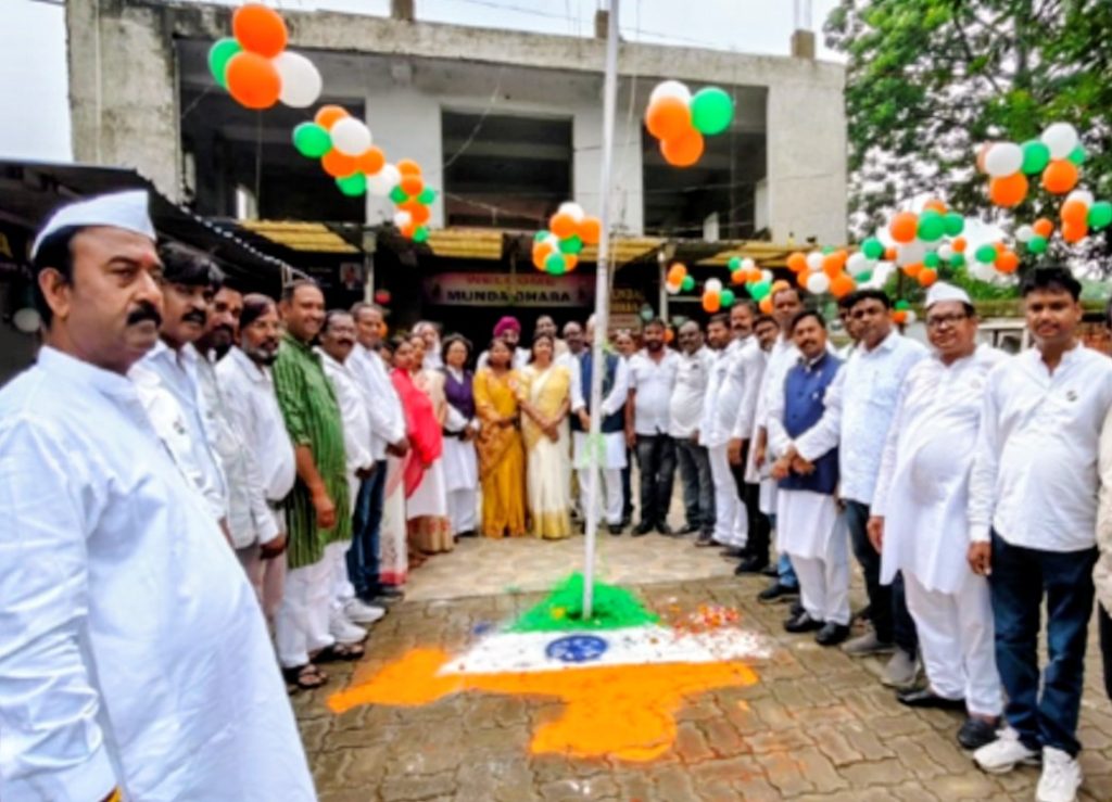 रामगढ़ कांग्रेस कार्यालय उद्घाटन से पहले दो वरिष्ठ नेताओं के बीच कथित विवाद